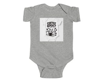 Coffee Addict Baby Body - Lustiges Geschenk für Kaffee Liebhaber