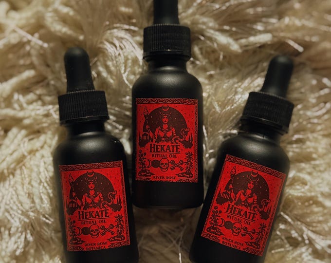 Hecate Ritual Oil | 1oz | Hekátē Anointing Oil | Crossroads Magic, Protection, Shadow Work, Hecate Devotee Gift | Camphor Scented | 30mL