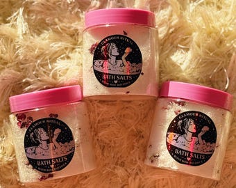 Sales de baño Glamour Ritual Oil / 280 ml / Sal de Epsom con magnesio y flor de sal / Jazmín y pétalos de rosa / Aroma a piña colada