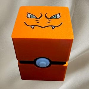 Flera Pokémon-inspirerade kortlekslådor