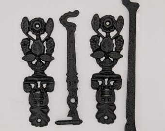 Vintage Cast Iron Shutter Dogs – Victorian Floral Design – Matching Pair with Long & Short Arms – Antique Hardware