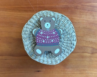 Vintage Teddy Bear Woven Seagrass Trinket Basket, Painted Wood Keepsake Box, 1990s Country Christmas Nursery Shelf Decor, Cottage Storage