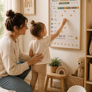Puede incluir: Una tabla de entrenamiento para ir al baño rectangular en un marco de madera con el texto POTTY TRAINING CHART, I CAN DO IT y I AM SO PROUD OF YOU. La tabla presenta una cuadrícula para realizar un seguimiento de tareas como usar el orinal.
