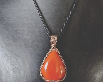 Colgante de jaspe rojo hecho a mano • Collar envuelto en alambre de cobre • Joyería de cristal natural • Amuleto de piedra preciosa bohemio