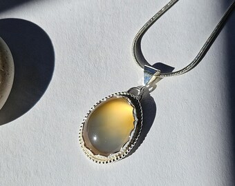 Collar con colgante de calcedonia color champán hecho a mano, colgante de plata de ley 925