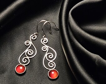 Pendientes de cornalina hechos a mano en plata fina y de ley.
