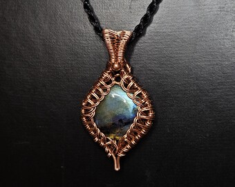 Collar con colgante de labradorita envuelto en alambre – Joyería bohemia llamativa de cobre
