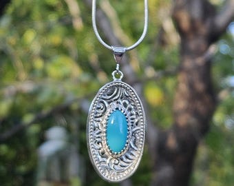 Colgante de plata de ley con turquesa Kingman hecho a mano / Collar con gema azul de estilo vintage