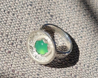 Anillo de crisoprasa natural – Plata de ley 925 maciza, talla 6. Piedra preciosa llamativa.