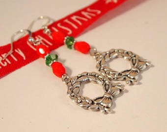 Christmas Wreath Earrings: Glass Beads, Silver Tone Charms (Dangle)