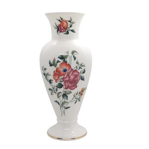 Vintage 1990 Wedgwood, Bone China 7&quot; Vase, in the Avebury Pattern