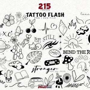 Könnte beinhalten: Eine Sammlung von 215 Tattoo-Flash-Designs in Schwarzweiß im PNG- und SVG-Format. Die Designs umfassen verschiedene Bilder wie Blumen, Herzen, einen Planeten, eine Katze, ein Segelboot und Text mit der Aufschrift "Tattoo Flash", "XOXO", "Be Still", "Family", "Lover Girl", "Bend the Rules", "Stronger than you think" und "Happy Day".