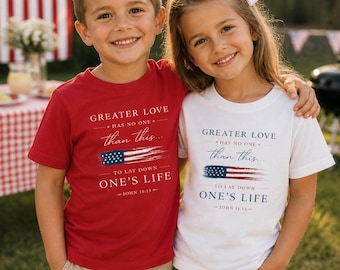 Camiseta juvenil con estampado de la bandera estadounidense y Juan 15:13 / Camiseta patriótica para niños