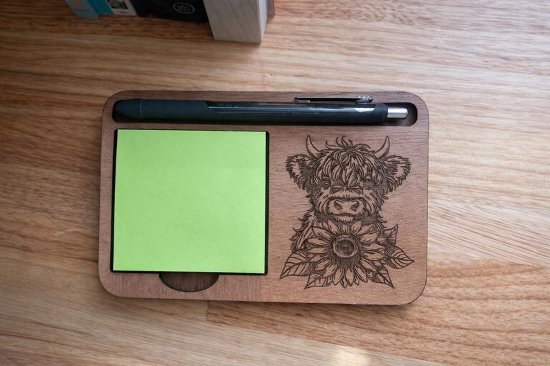 Portanotas adhesivas con diseño de vaca de las Tierras Altas grabadas / Organizador de escritorio rústico de madera / Regalo de oficina imagen 2