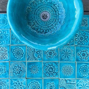 UM2 Turquoise with lace ceramic round sink and turquoise tiles - 30pcs