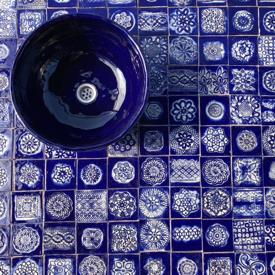 Kk15 + Um40 Cobalt Ceramic Round Sink & Cobalt Lace Tilestiles - 100 Pcs