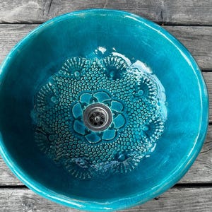 UM8 Turquoise sink with lace, round overtop washbasin, handmade ceramic washstand