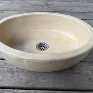 UM38 Ovales, mittelgroßes Keramikwaschbecken, Sandbeige