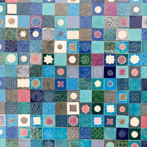 KK81 Ladrilhos cerâmicos coloridos - 100 peças - 1m2 = 10,76 pés quadrados