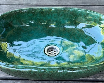 UM48 Large Oval Ceramic Washbasin Green