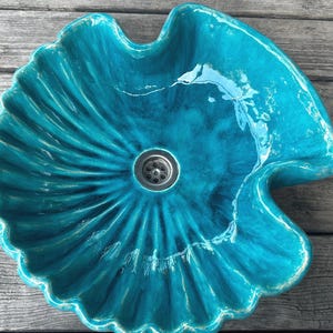 UM20 Ceramic Turquoise Shell Sink