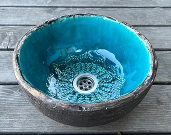 UM23 Rundes Waschbecken aus Keramik. Türkise Farbe, Folk-Spitze am unteren Rand