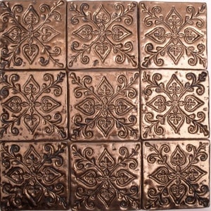 złote dekory kafle ceramiczne