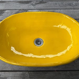 UM48 Keramikwaschbecken, gelb, oval, groß.