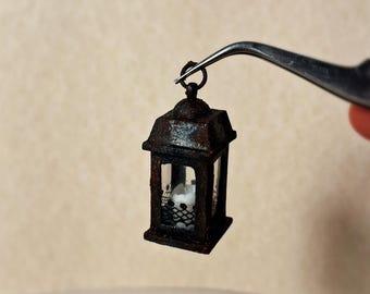 ドールハウス 古びた錆びたランタン ミニチュア 昔ながらのガーデン