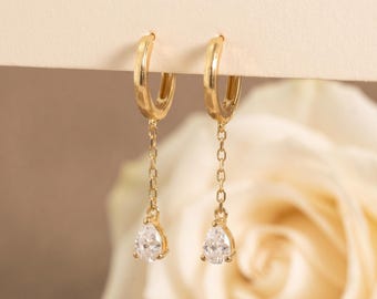 Boucles d'oreilles pendantes en chaîne remplies d'or 18 carats, créoles Huggie en forme de larme CZ délicates, boucles d'oreilles pendantes minimalistes pour femme