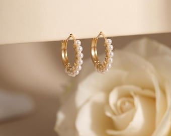 Créoles Huggies en perles d'or 18 carats, délicats créoles en perles, petits créoles minimalistes, cadeau bijoux de tous les jours pour elle