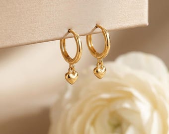 Boucles d'oreilles à breloques coeur en or 18 carats, créoles délicates Huggie, boucles d'oreilles pendantes en or minimalistes, cadeau pour elle