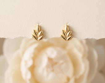 925 Sterling Silver Leaf Stud Earrings, Gold Leaf Studs, Minimal Botanical Jewelry, Dainty Everyday Wear, Elegant Gift for Her
