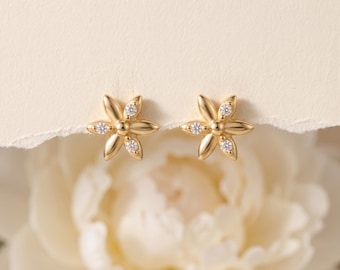 925 sterlingzilveren gouden bloem CZ-stekers, sierlijke bloemenstekers, minimalistische alledaagse sieraden Cadeau voor haar