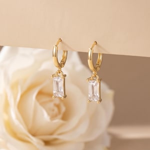 Pendientes de aro pequeños de plata de ley 925 con circonitas cúbicas talla baguette, colgantes geométricos dorados con circonitas cúbicas, un delicado regalo minimalista para ella.