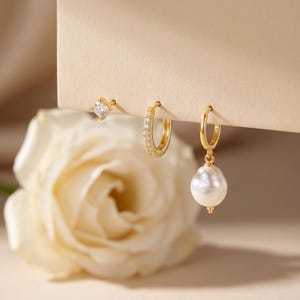 Conjunto de pendientes apilables de plata de ley 925, pendientes de aro con circonitas cúbicas y pendientes colgantes de perlas, joyería minimalista en tono dorado para cartílago, hélix y tragus. Regalo ideal.