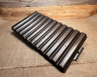 Griswold No.22 “Corn Bread Pan” pattern 954A