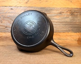Griswold #7 slant logo 701 skillet with heat ring