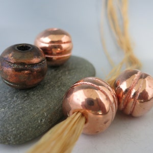 Mykonos Copper Ceramic Donut Bead: Ridged Metallized Bead with 4mm Hole bild 2