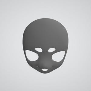 Puede incluir: Una máscara gris con forma de alienígena, con grandes aberturas ovaladas para los ojos y una boca pequeña y curvada. La máscara tiene una superficie lisa y está sobre un fondo gris claro liso. El diseño es simple y estilizado.