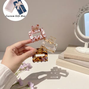 Acetat hohl kleine quadratische Haarkralle Clip Geometrische Ausschnitt Rosa Beige Mini Perlglanz Muschel für dünnes Haar oder Half Up Style spezielles Geschenk