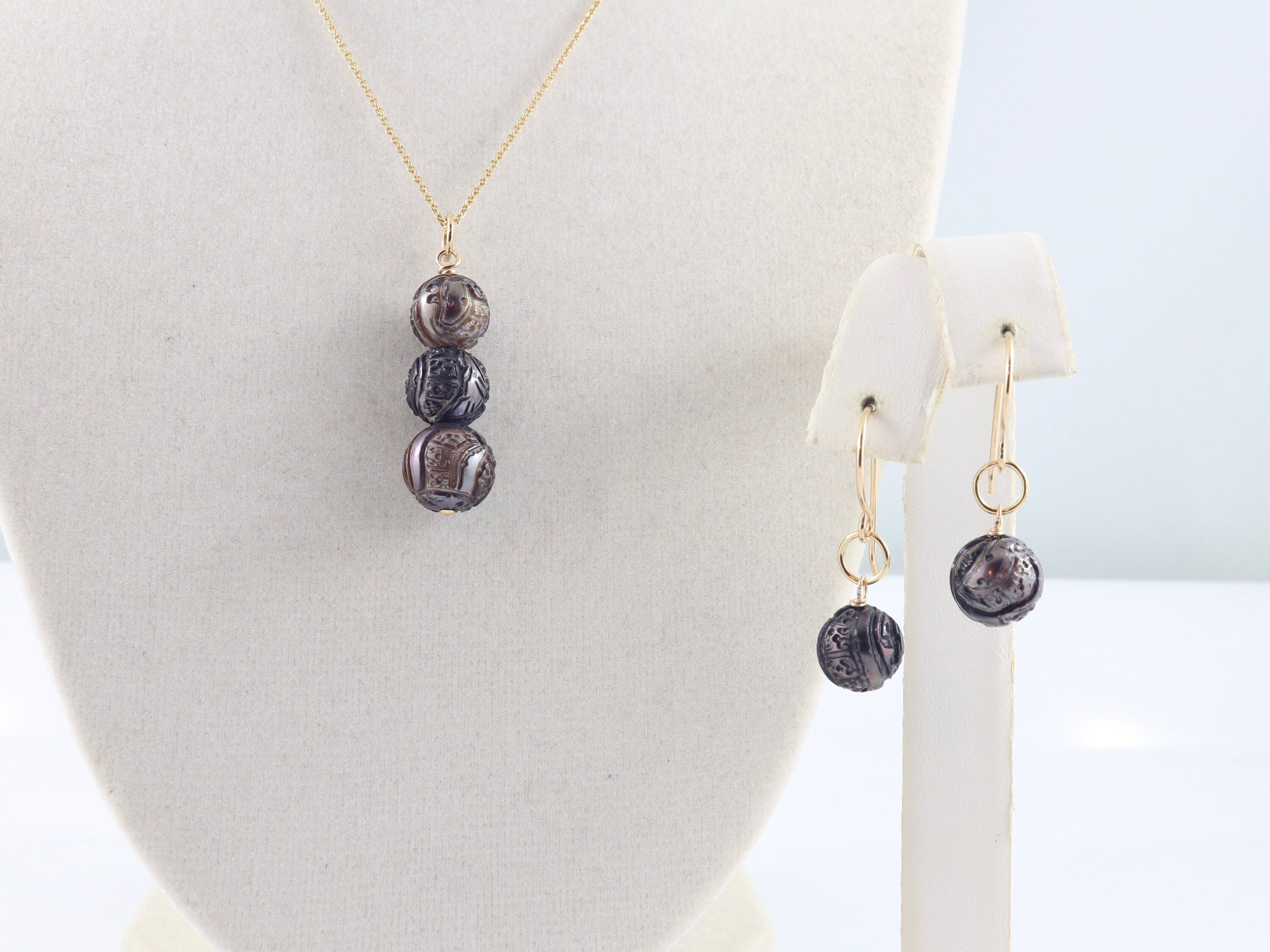 Carved Tahitian pearl pendant necklace, carved Tahitian pearl earrings, saltwater black pearl jewelry, handmade jewelry set