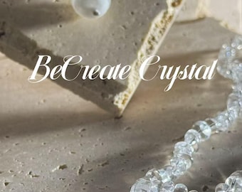 Collar con colgante de cuarzo fantasma de copo de nieve hecho a mano con cristal blanco de forma libre. Joya bohemia única para un regalo espiritual.