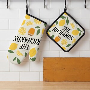 Personalized Lemon Oven Mitt and Pot Holder Set, Custom Last Name Kitchen Gloves, Citrus Summer Kitchen Decor, Housewarming Gift
