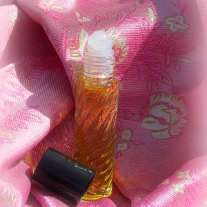 Lady Pamela&#39;s &quot;Lyz&quot; Natural Perfume Oil, Magnolia-Vanilla, Alcohol Free, Travel Size