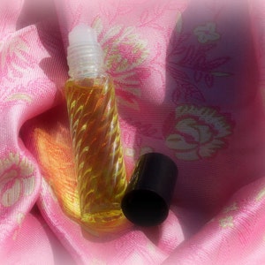 Lady Pamela&#39;s Lily of the Valley Natural Perfume Oil, Mugeut, Alcohol Free, Travel Size