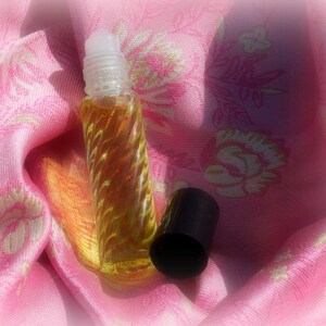 Lady Pamela's Mo Ghrá My Love Natural Perfume Oil, Celtic Heather, Alcohol Free, Travel Size image 3