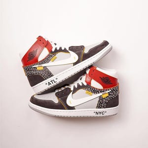 Zapatillas AJ1 High Off White hechas a mano, fabricadas en Nueva York y Atlanta. Zapatillas artesanales, fabricante de calzado, zapatillas personalizadas, regalo de Navidad.
