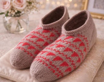 Pantuflas turcas tejidas a mano, pantuflas de casa para mujer, botines para adultos con patrón, pantuflas de casa acogedoras, regalo de punto tradicional