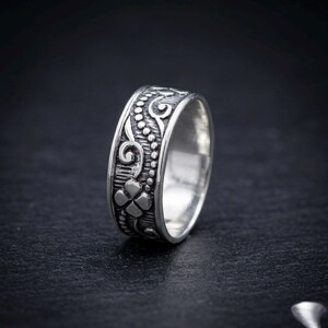Anello da donna impilabile in argento sterling 6 mm con motivo floreale hawaiano a volute di plumeria, stile principessa, per matrimonio.